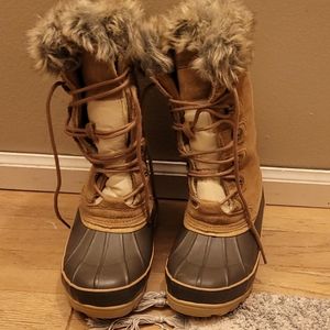 Khombu snow boots Size 8